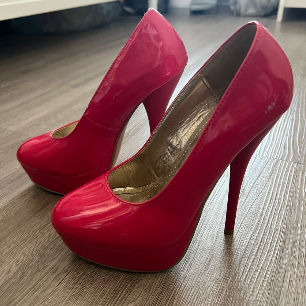 High Heels - Picture 3 of 4
